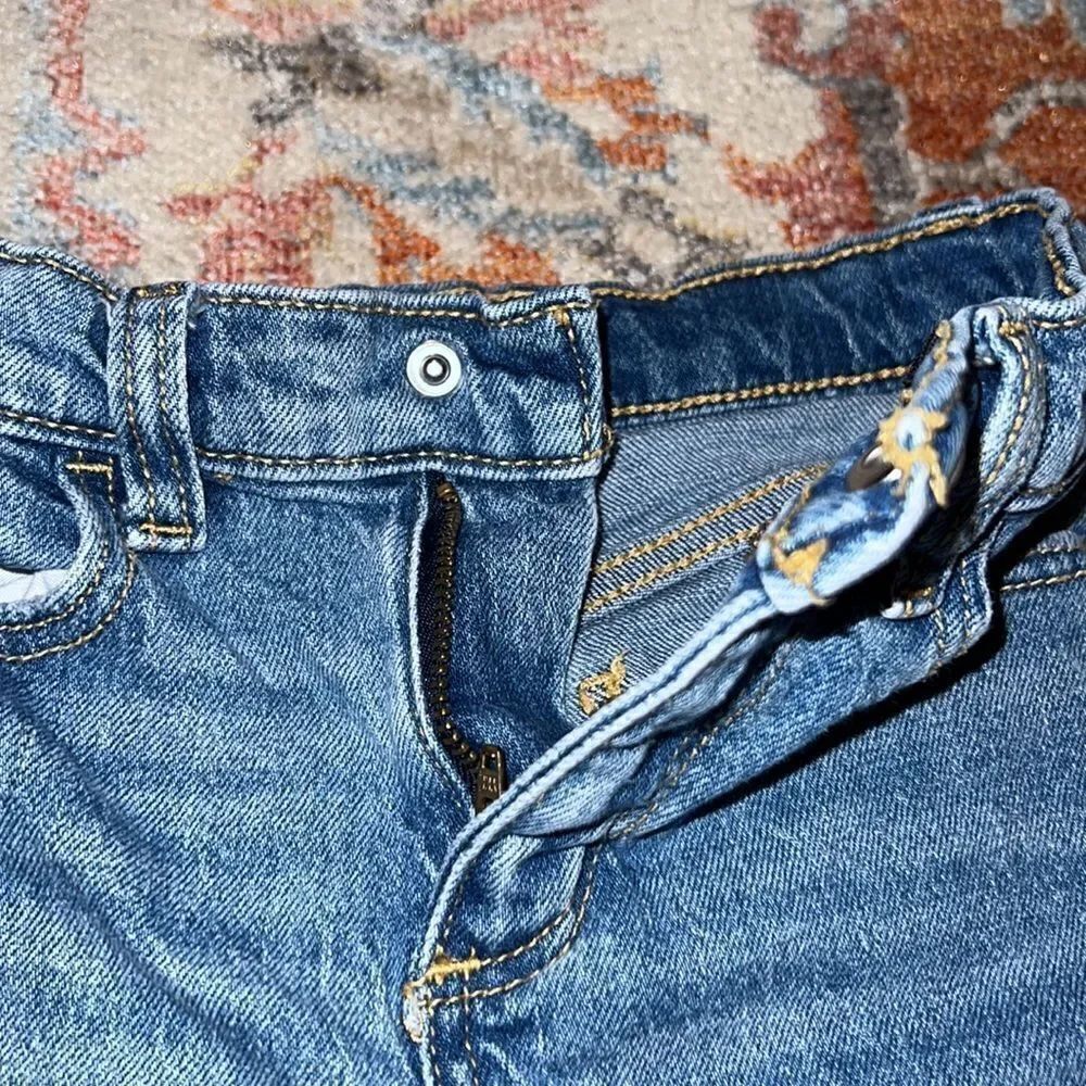 Art Class Distressed Jeans  - Picture 5 of 9
